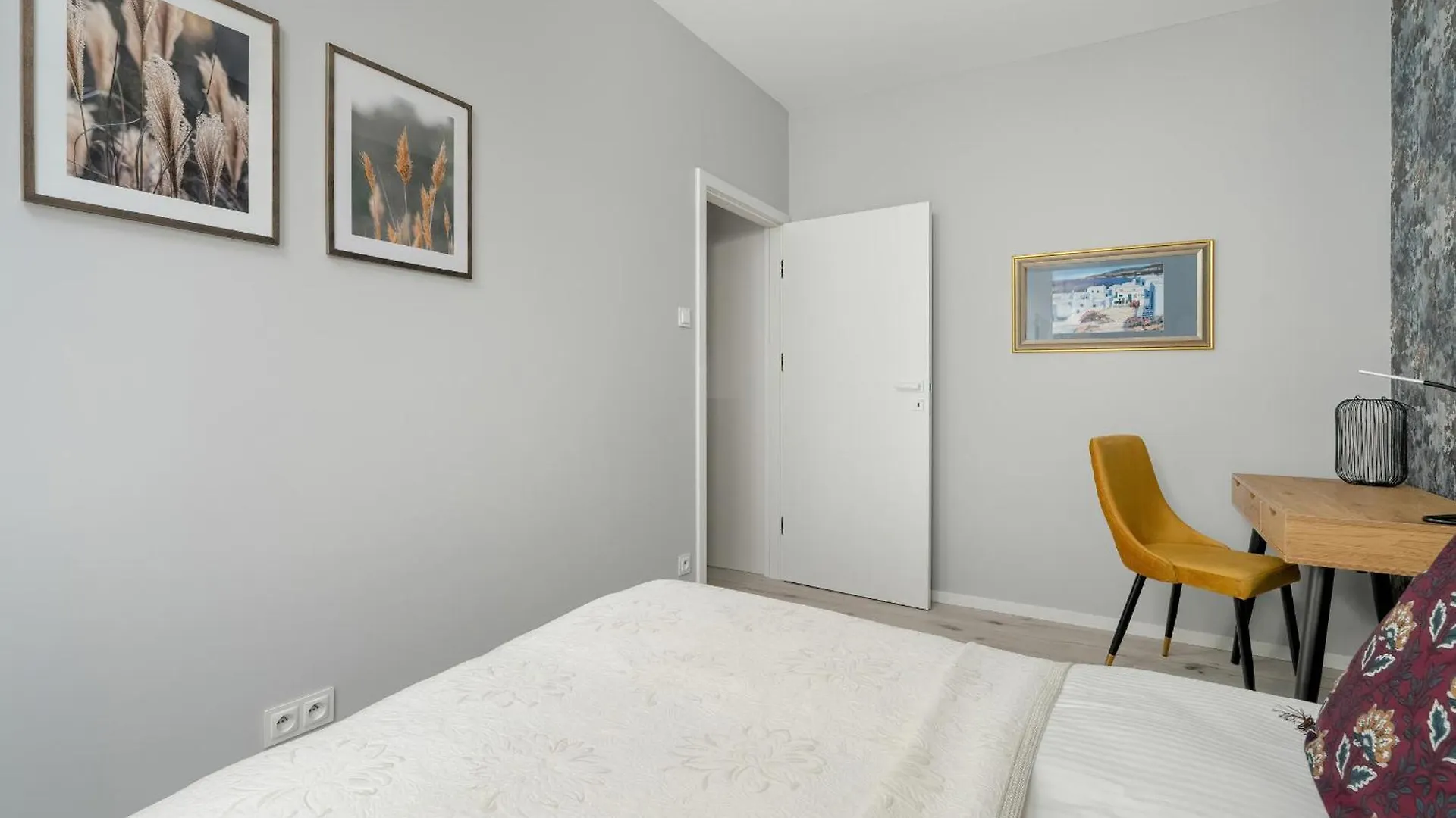 Beautiful Apartment With Balcony & Free Garage By Noclegi Renters Poznan Poland