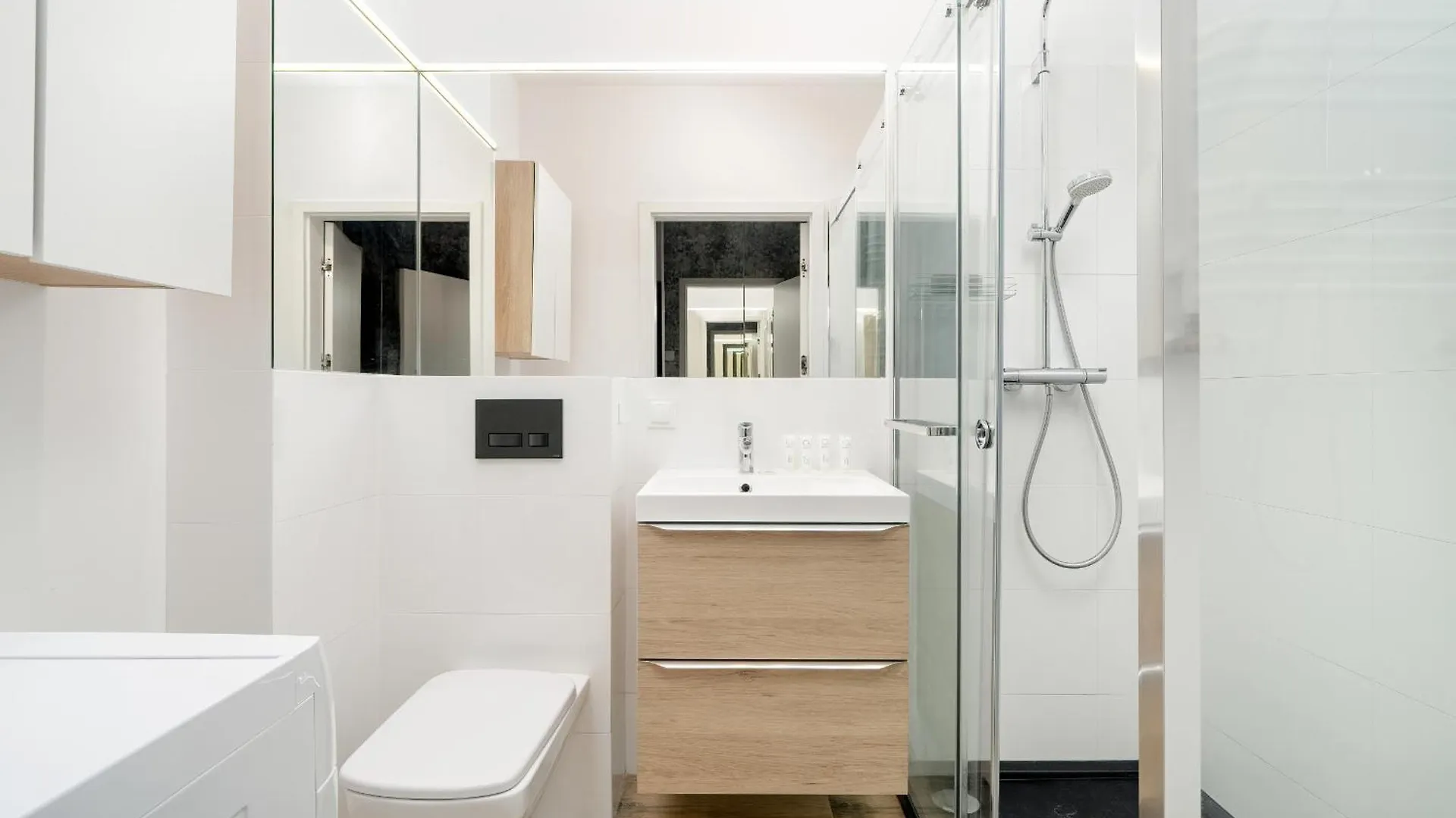 Beautiful Apartment With Balcony & Free Garage By Noclegi Renters Poznan